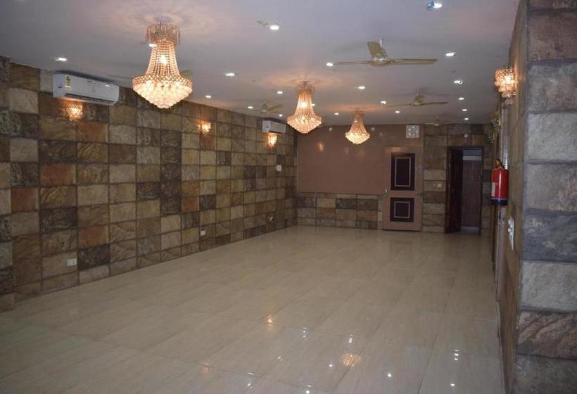 בית מלון כפרי Palm Tree Sector 31