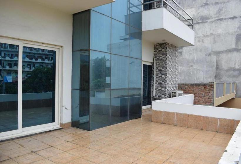 בית מלון כפרי Palm Tree Sector 31