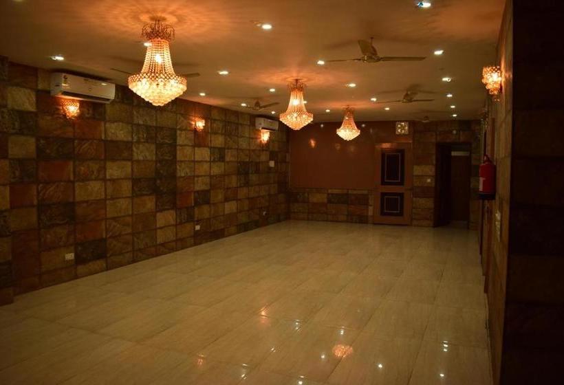 בית מלון כפרי Palm Tree Sector 31