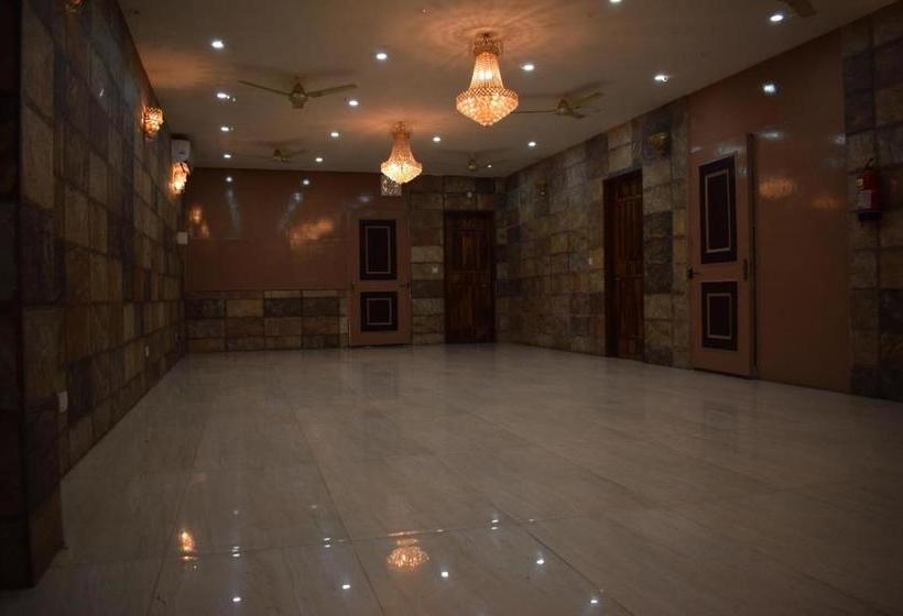 בית מלון כפרי Palm Tree Sector 31