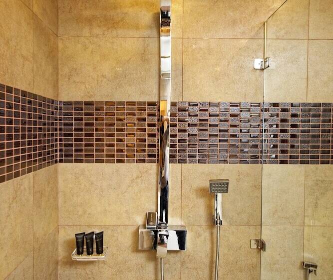 Отель Royal Swiss Lahore