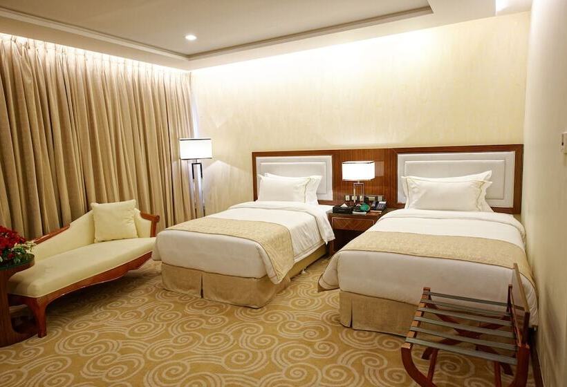 Отель Royal Swiss Lahore