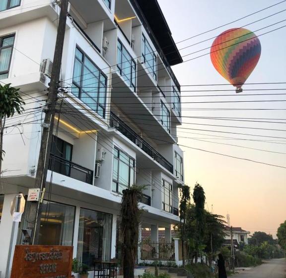 Отель Serene Premier Vangvieng