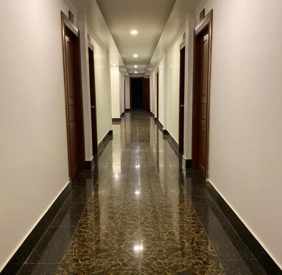 Отель Serene Premier Vangvieng