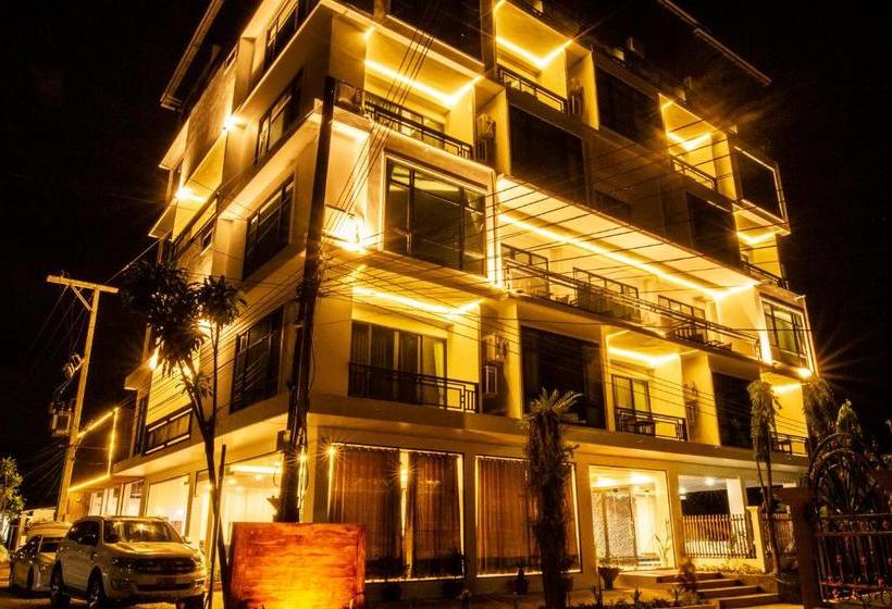 Отель Serene Premier Vangvieng