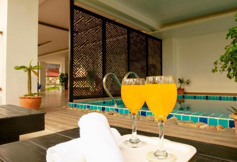 Отель Serene Premier Vangvieng