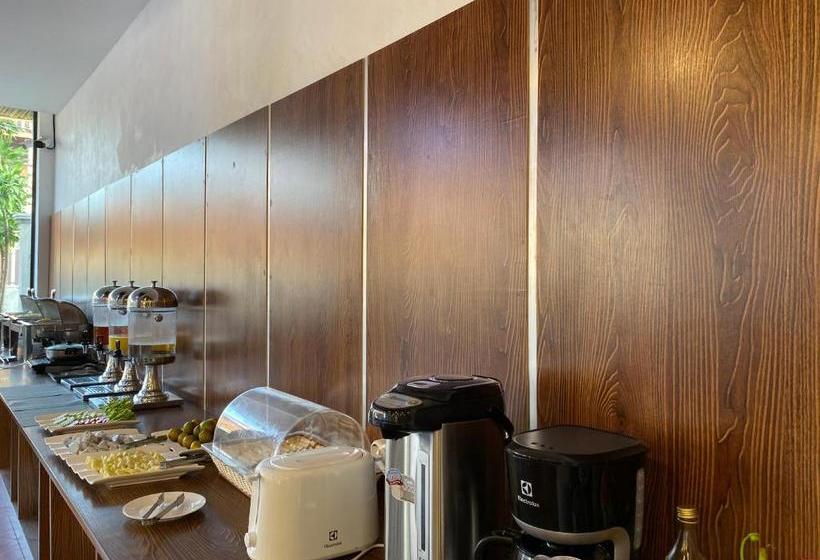 Отель Serene Premier Vangvieng