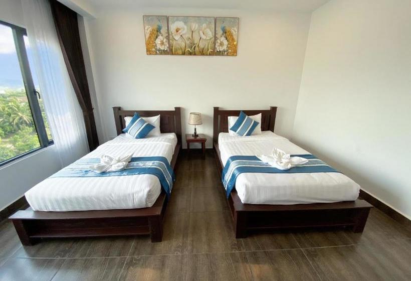 Отель Serene Premier Vangvieng