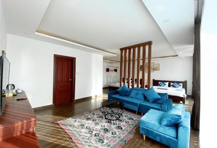 Отель Serene Premier Vangvieng