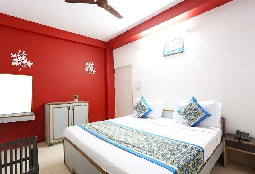 Spot On 35573 Hotel Classic