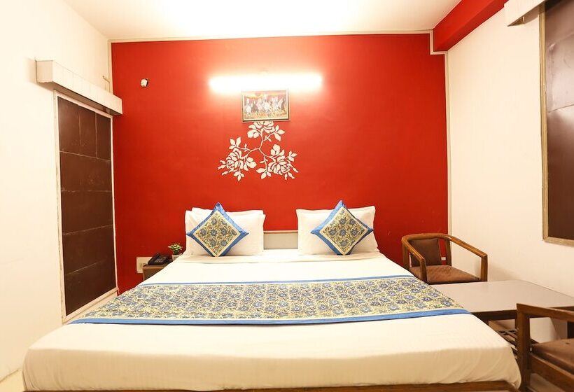 Spot On 35573 Hotel Classic