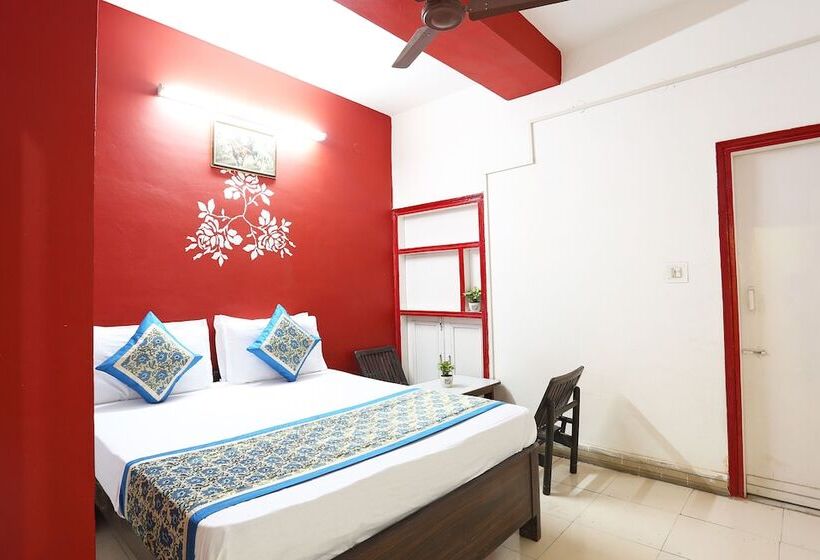 Spot On 35573 Hotel Classic