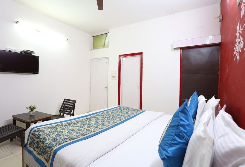 Spot On 35573 Hotel Classic