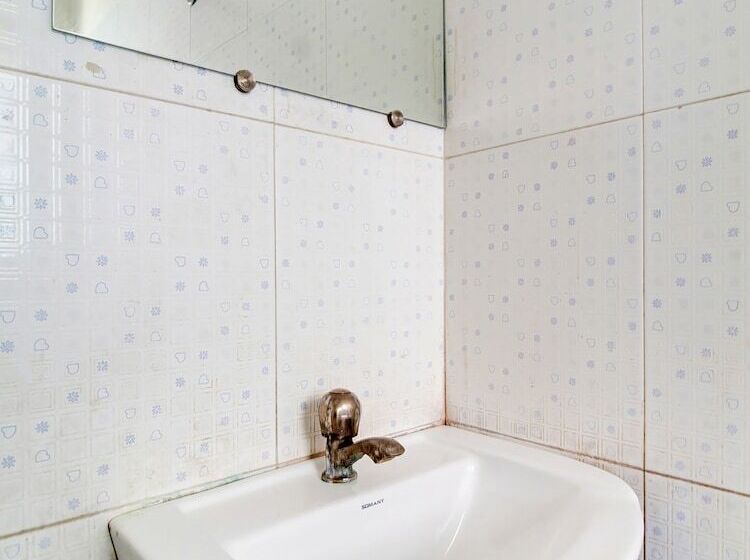 Spot On 37458 Hotel Rahi