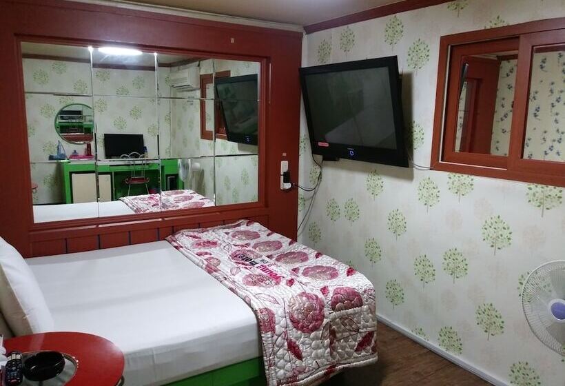 Young Bin Motel