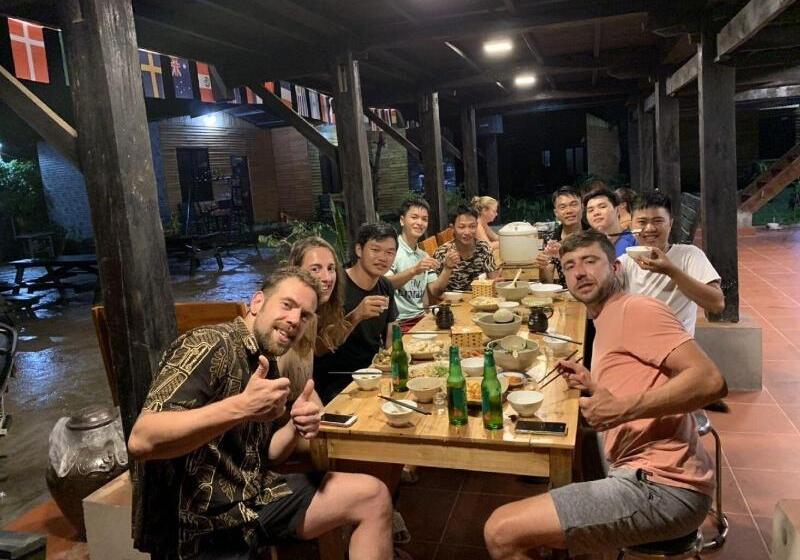 هاستل The Art Golden Jungle House