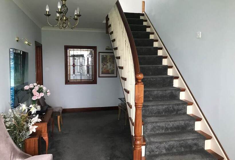 민박 Rose Of The Sea