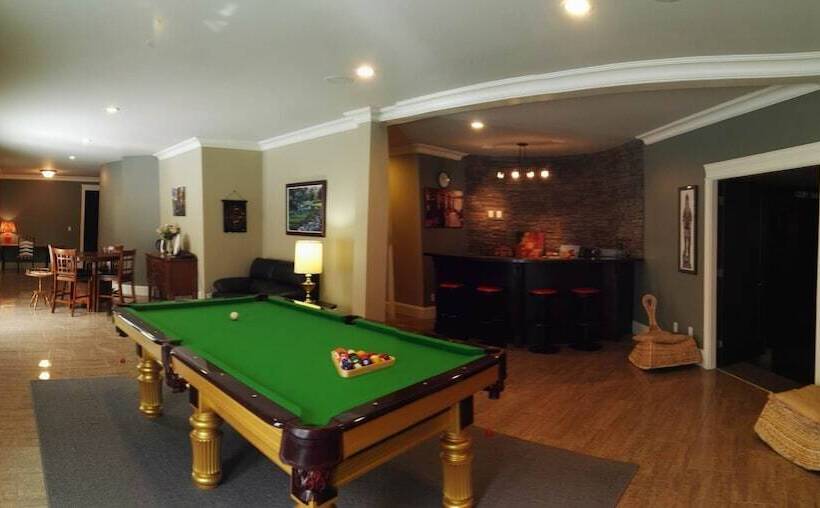 Sunny Island By White Rock B&b