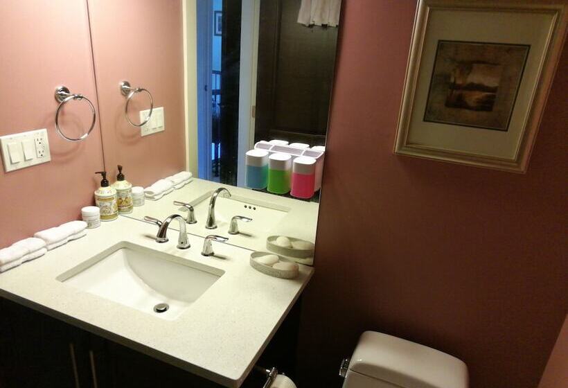 Sunny Island By White Rock B&b