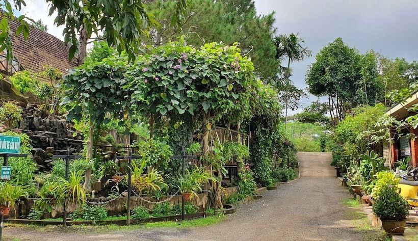 تختخواب و صبحانه Tithonia Homestay