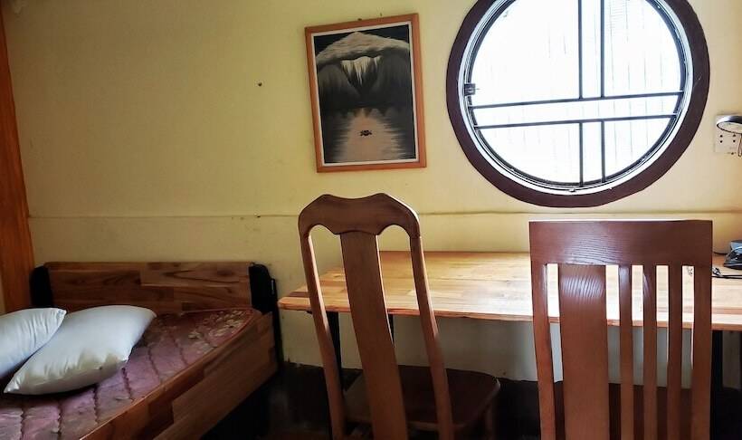 تختخواب و صبحانه Tithonia Homestay