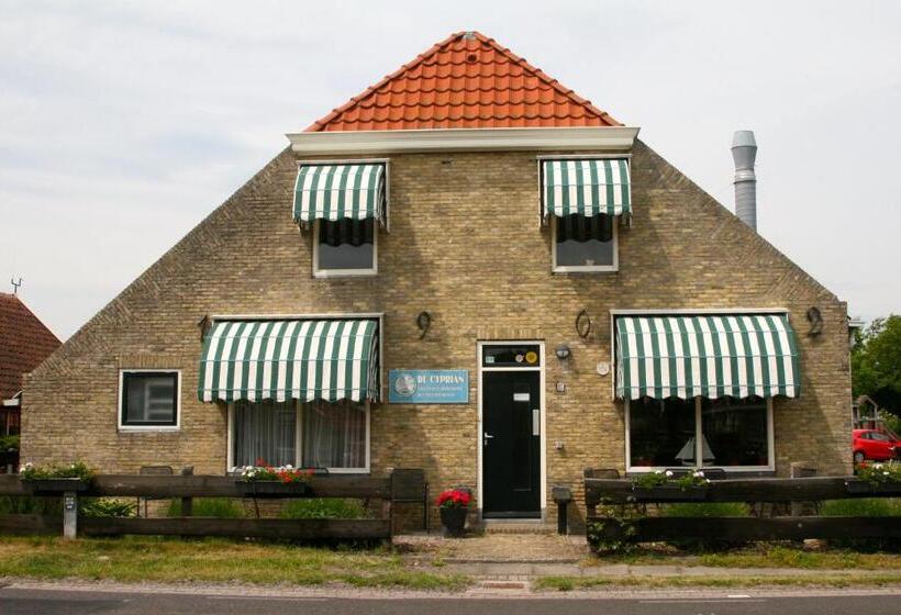 De Cyprian Bed & Breakfast