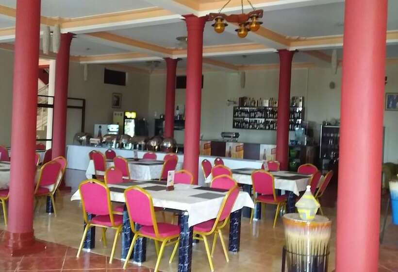 Flagship Piazza Hotel   Hostel