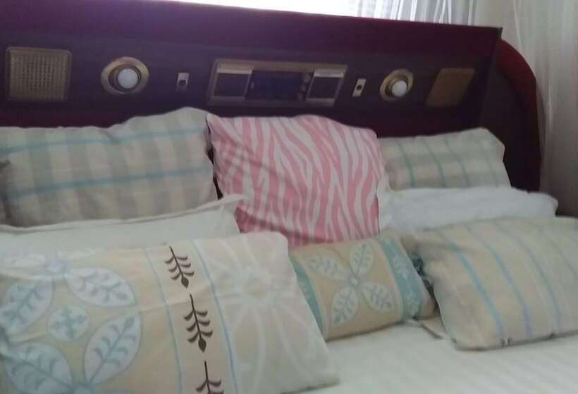 Flagship Piazza Hotel   Hostel