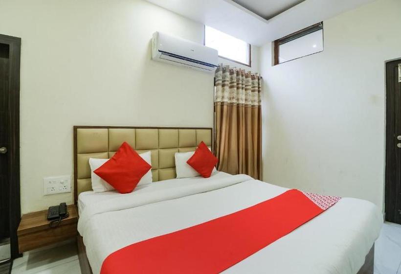 בית מלון כפרי Adarsh By Oyo Rooms