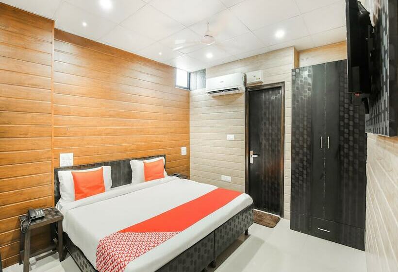 酒店 Anand Shri By Oyo Rooms