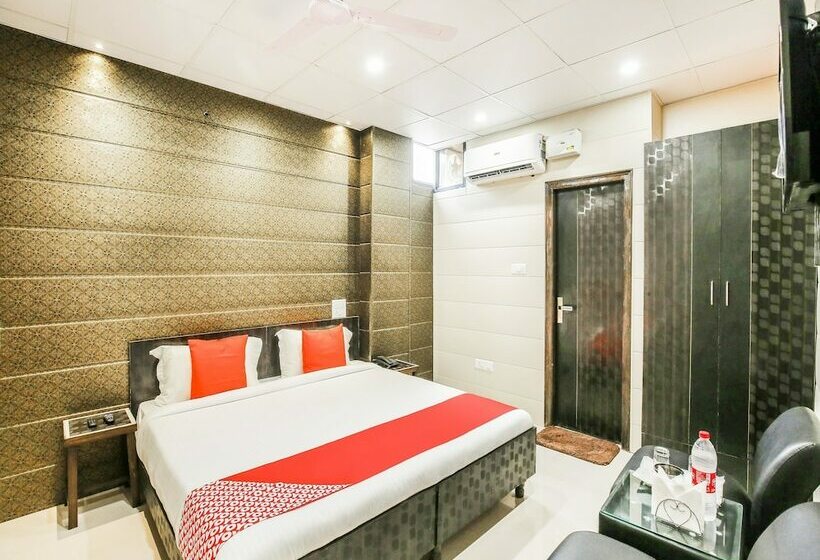 酒店 Anand Shri By Oyo Rooms