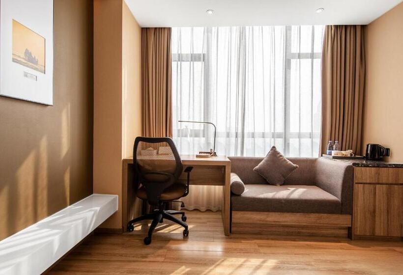 Atour Hotel High Speed Railway Station Maoming