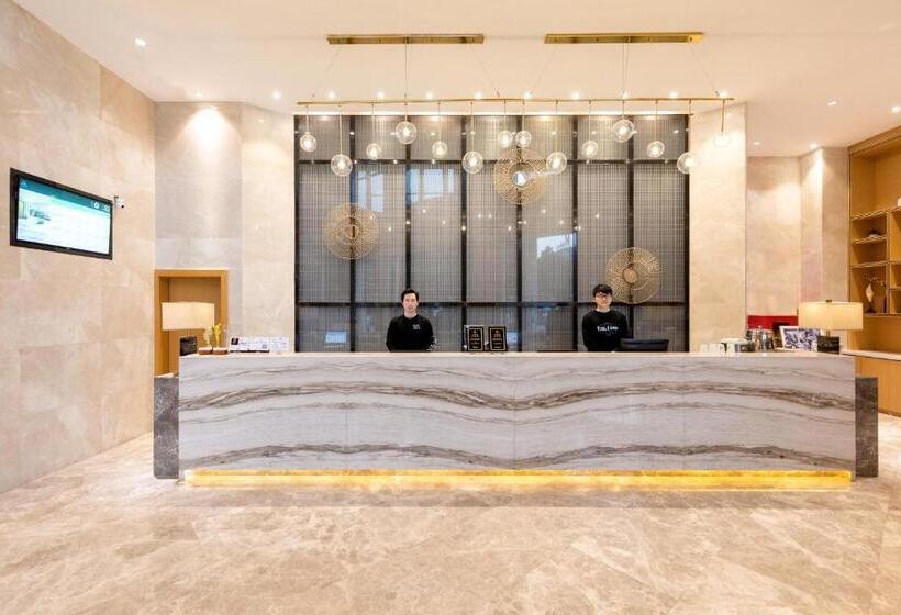 Atour Hotel High Speed Railway Station Maoming