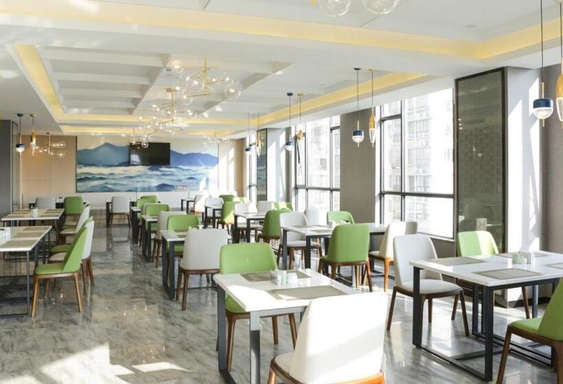 Atour Hotel High Speed Railway Station Maoming