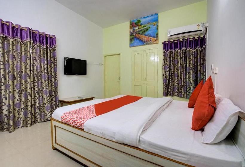 فندق Executives Palace By Oyo Rooms