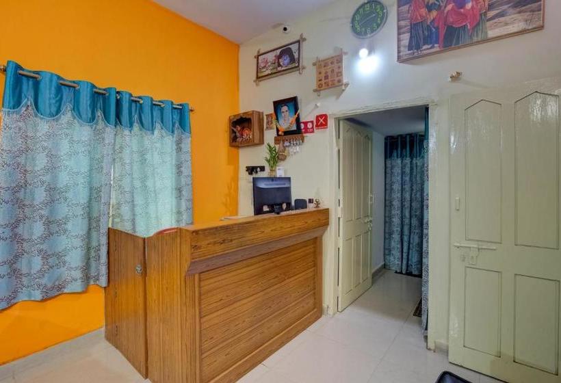 فندق Executives Palace By Oyo Rooms