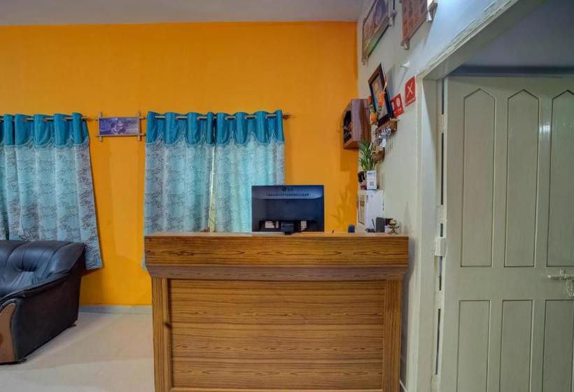 فندق Executives Palace By Oyo Rooms