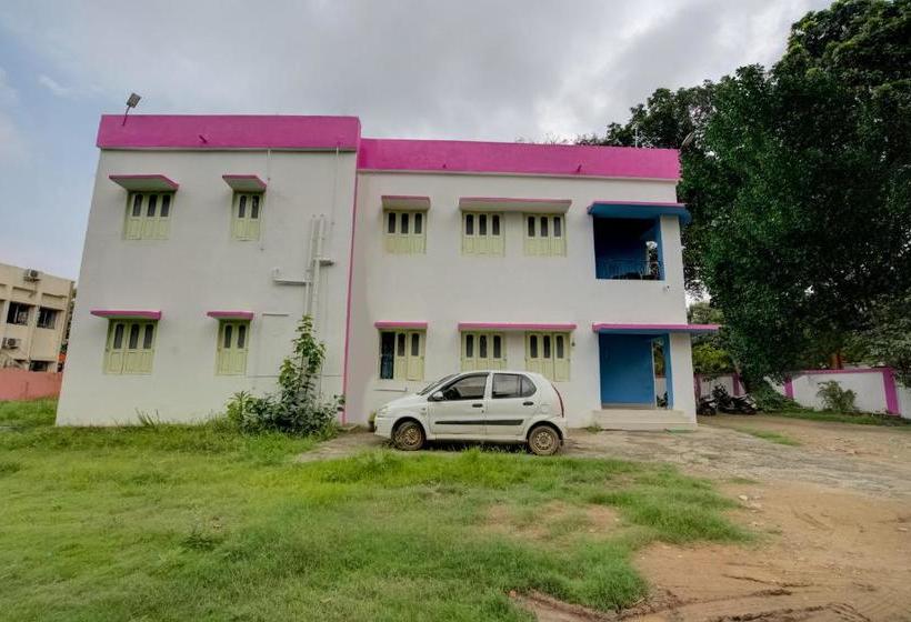 فندق Executives Palace By Oyo Rooms