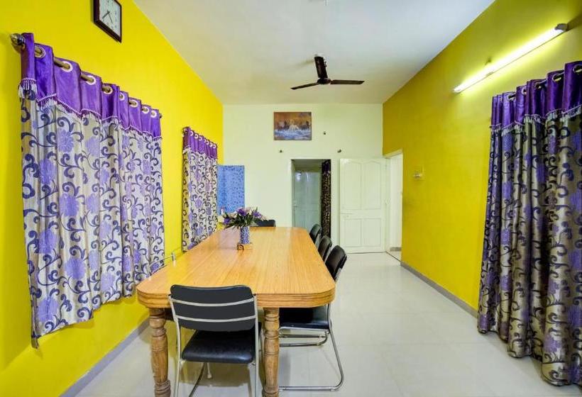 호텔 Executives Palace By Oyo Rooms