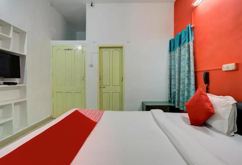 فندق Executives Palace By Oyo Rooms