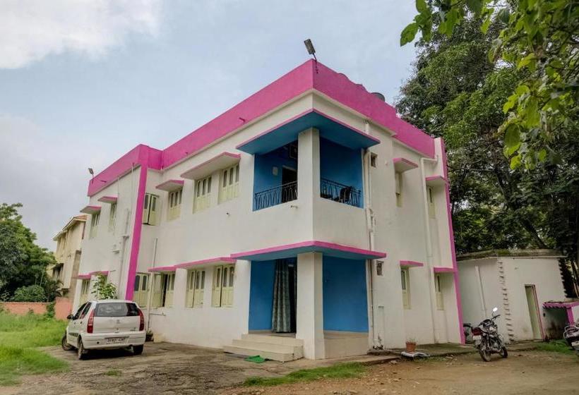 فندق Executives Palace By Oyo Rooms