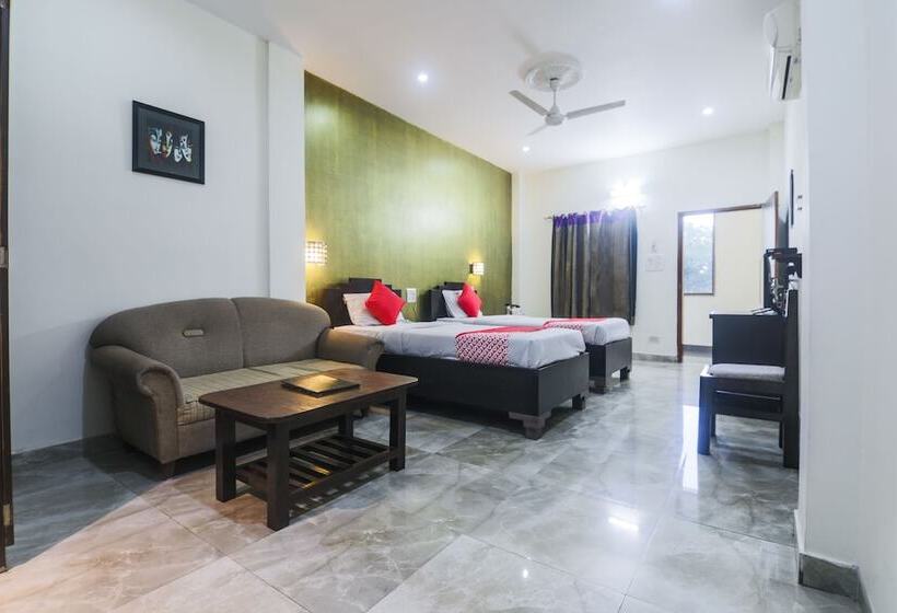 فندق Green Point By Oyo Rooms