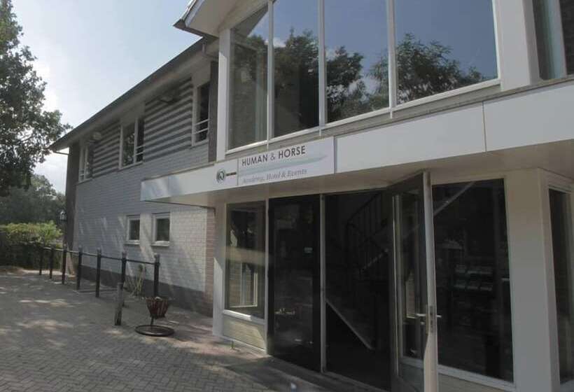 בית מלון כפרי Human & Horse