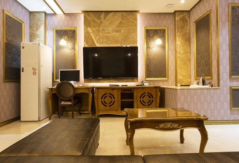 Hotel Myeongpum Drive In