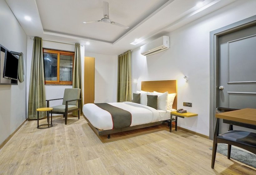 Отель Oyo Townhouse 284 New Building Sector 104