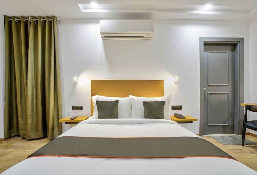 Отель Oyo Townhouse 284 New Building Sector 104