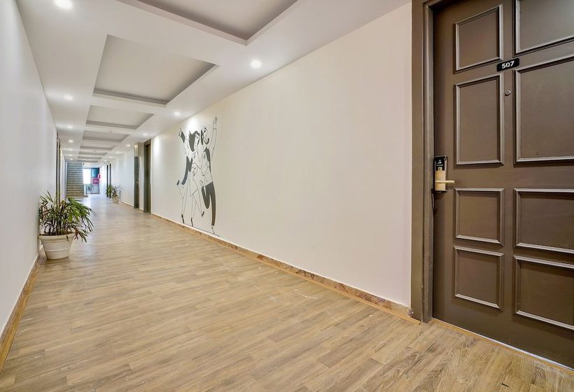 Отель Oyo Townhouse 284 New Building Sector 104