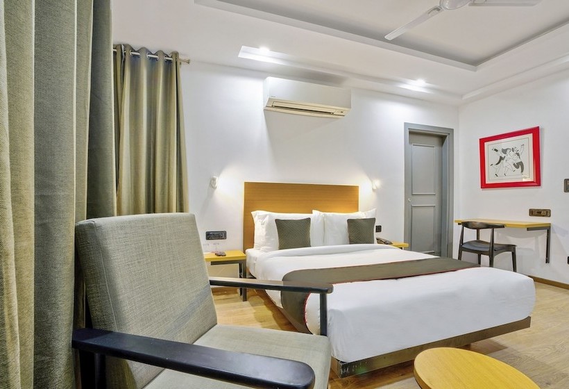 Отель Oyo Townhouse 284 New Building Sector 104