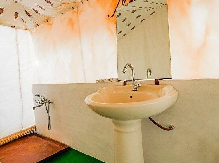 Отель Tent Panihari By Oyo Rooms