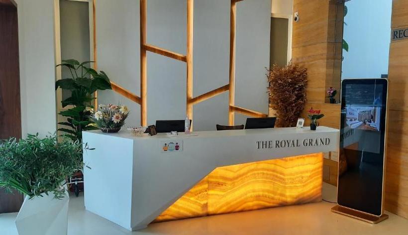酒店 The Royal Grand